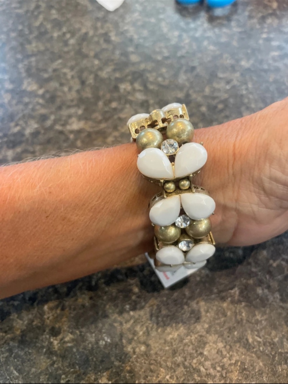 Kohl's White and Gold Floral Stretch Bracelet